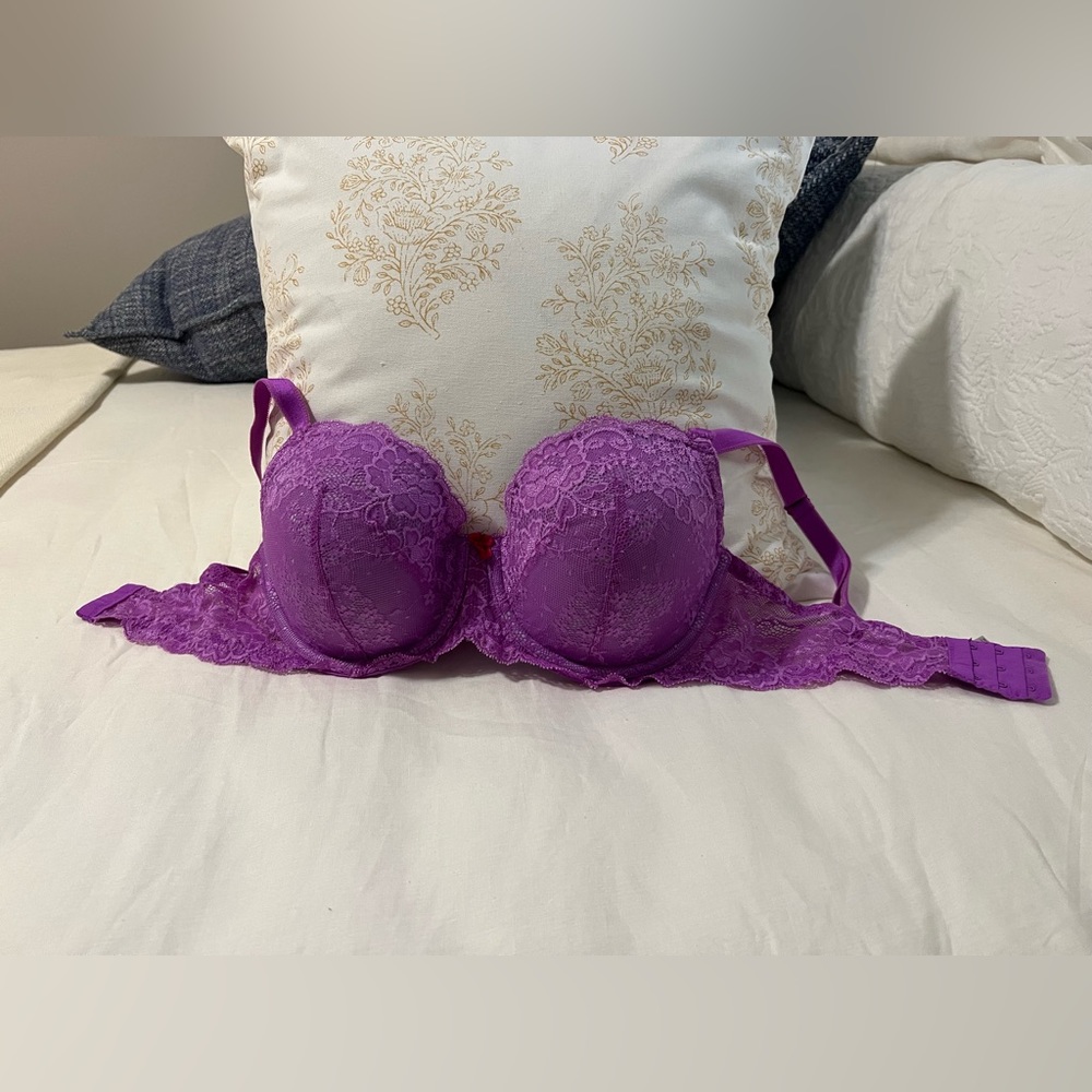 Like NEW Victoria’s Secret Bra 34DD
